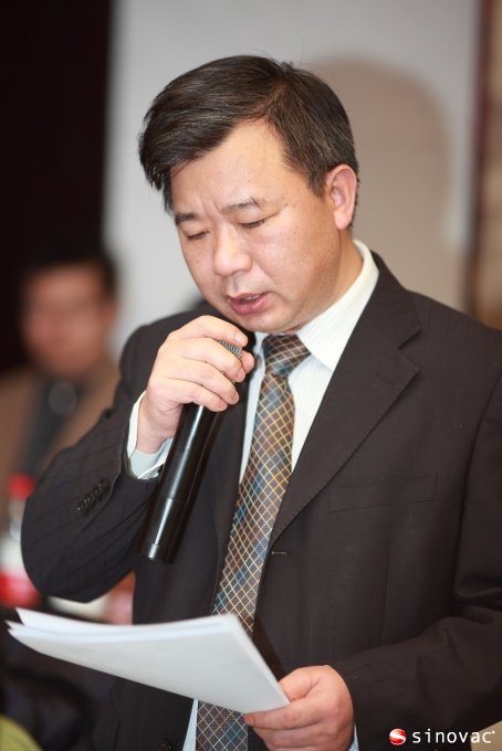 江苏省疾病预防控制中心副主任朱凤才宣读揭盲初步结果